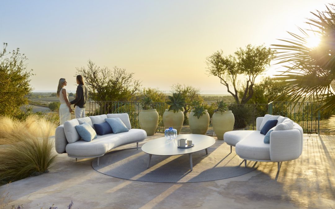Mobilier d’extérieur : les 4 grandes tendances déco à adopter cette saison